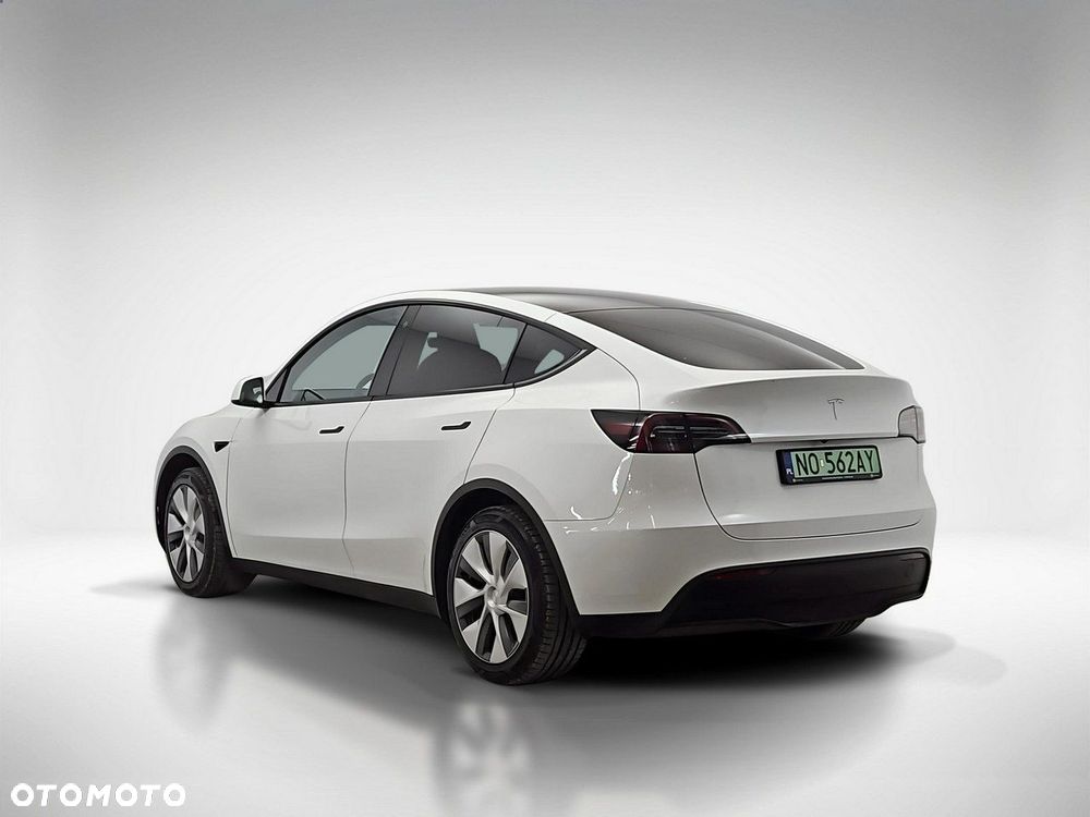 Tesla Model Y - 3