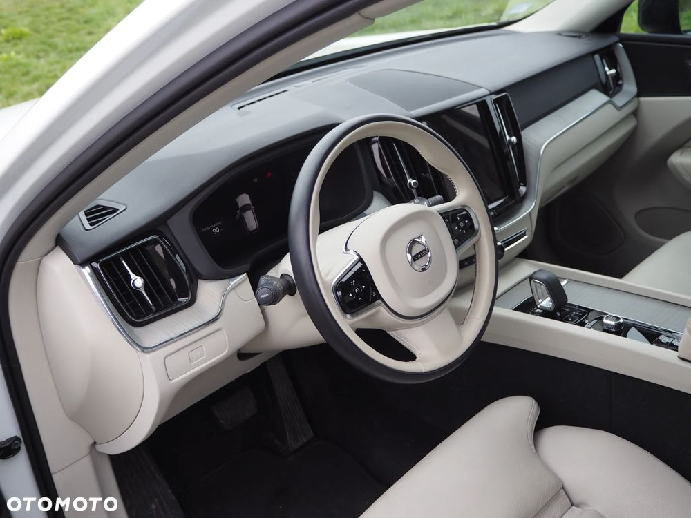 Volvo XC 60 B5 B AWD Plus Dark - 10