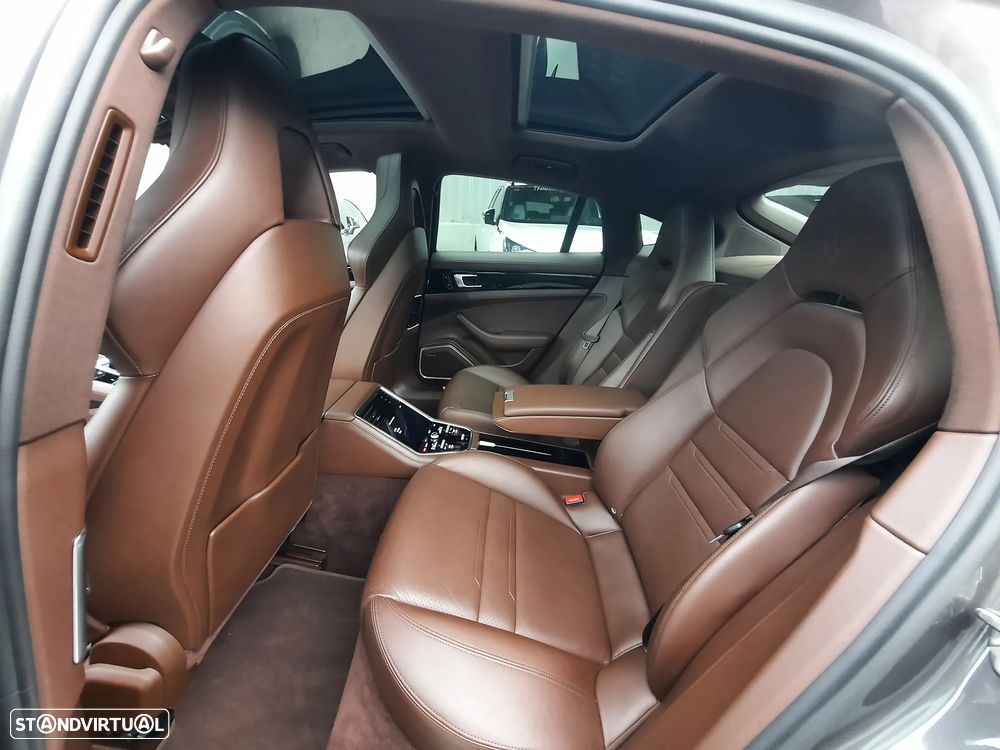 Porsche Panamera 4 E-Hybrid - 40