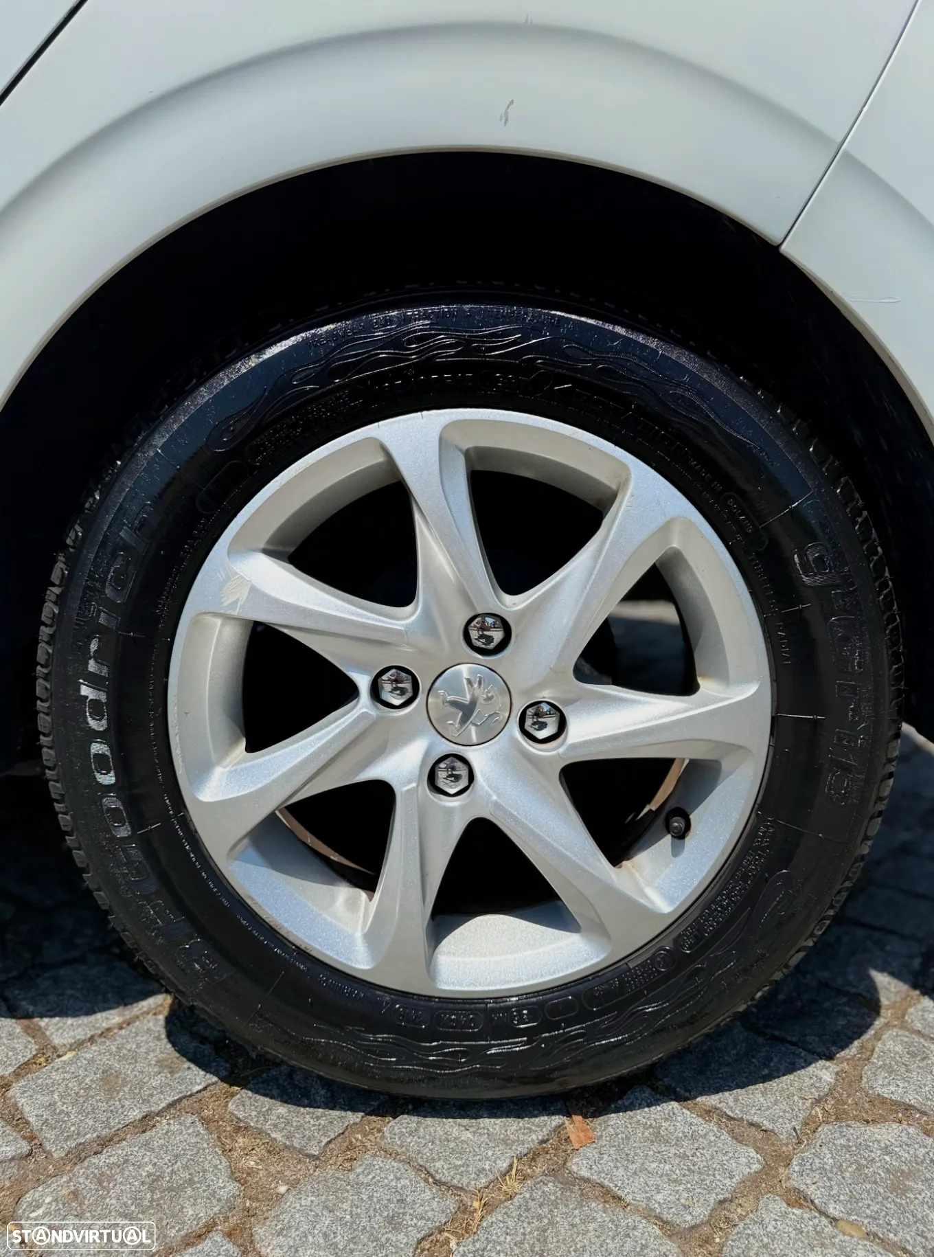 Peugeot 208 1.2 PureTech Allure - 16