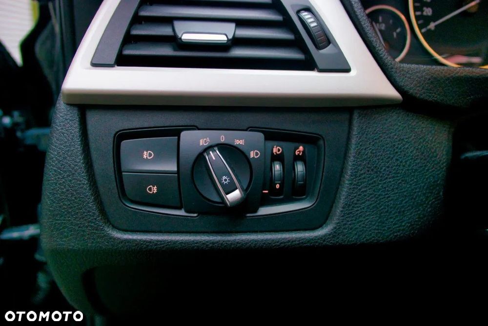 BMW Seria 3 318i - 20