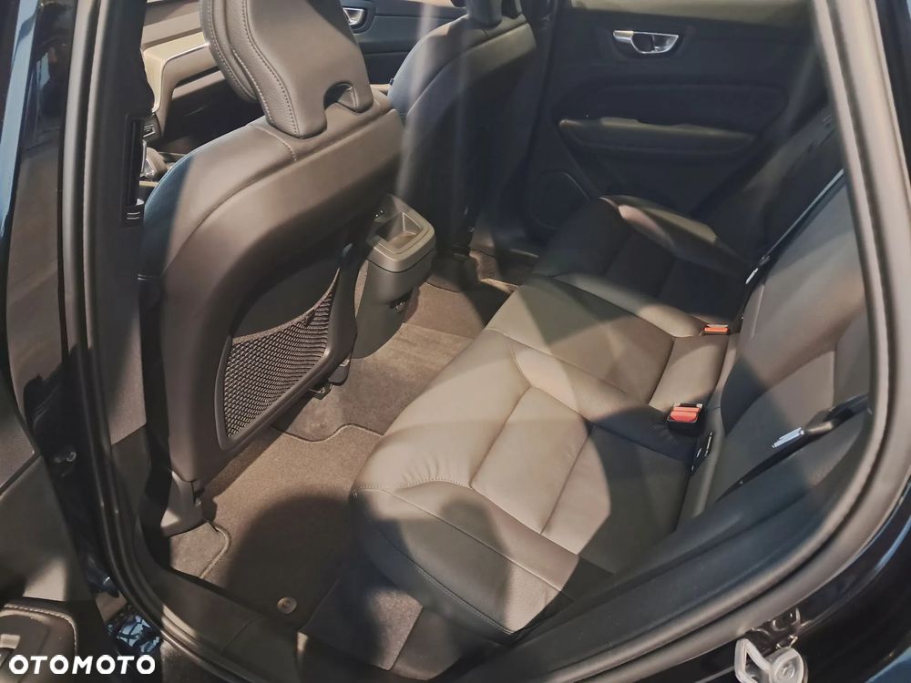 Volvo XC 60 B5 B AWD Plus Dark - 14