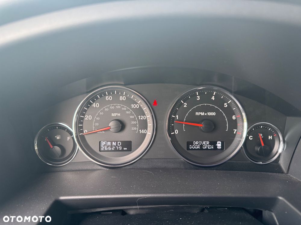Jeep Commander 3.7 V6 - 7