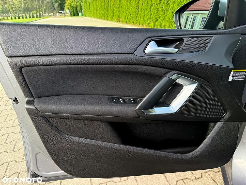 Peugeot 308 SW 1.6 BlueHDi Allure S&S - 23