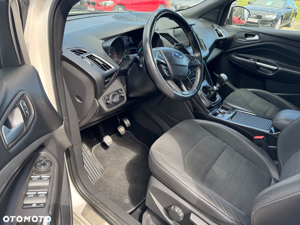 Ford Kuga 2.0 TDCi 2x4 ST-Line - 10