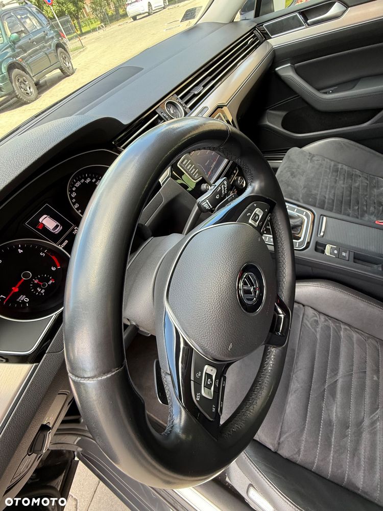Volkswagen Passat - 11