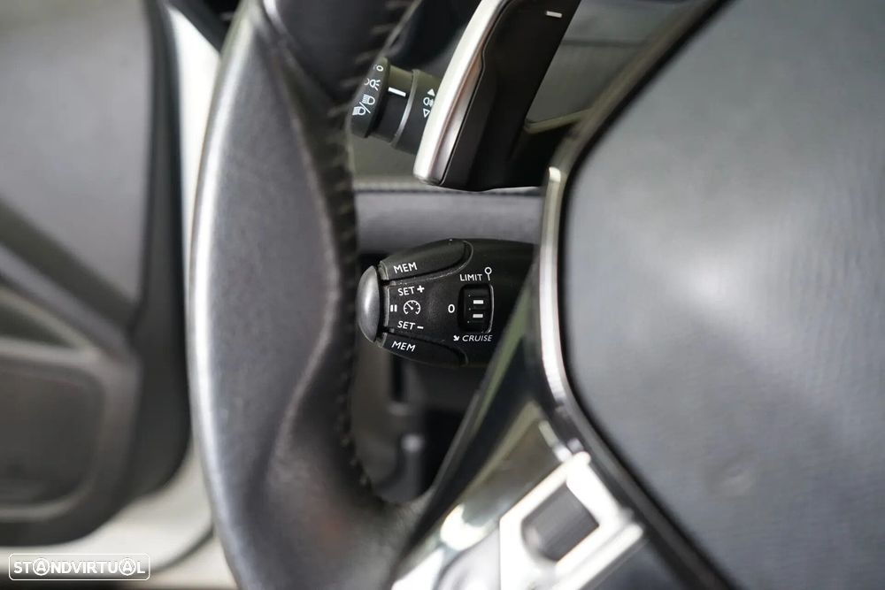 Peugeot 2008 1.2 PureTech Active Pack EAT8 - 21