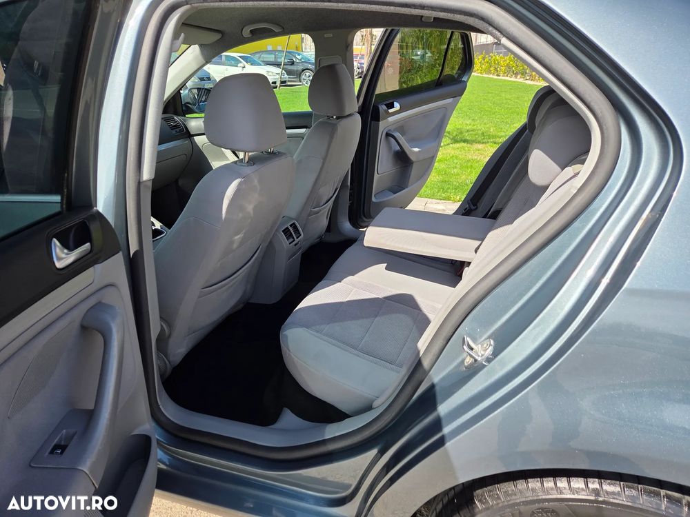 Volkswagen Jetta - 8