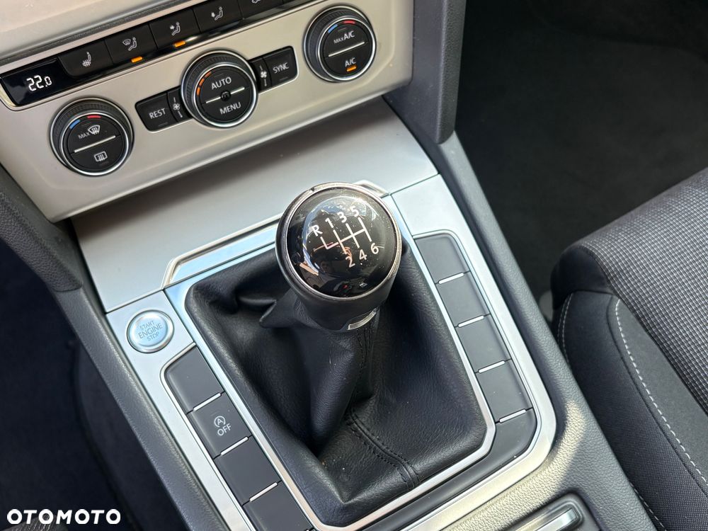 Volkswagen Passat 2.0 TDI SCR Business - 29