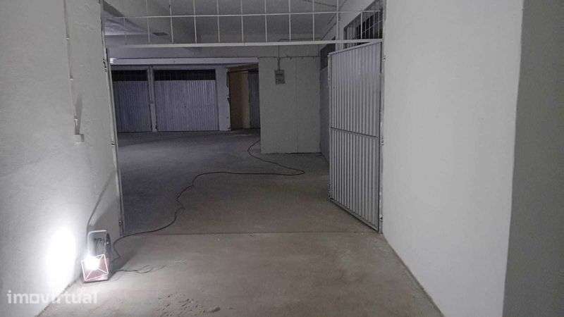 garagem fechada no centro da cidade do Entroncamento - Grande imagem: 3/4