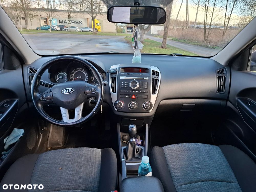 Kia Ceed - 8
