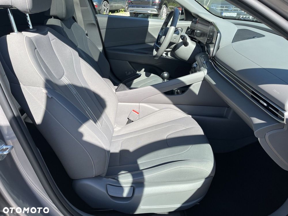 Hyundai Elantra - 21