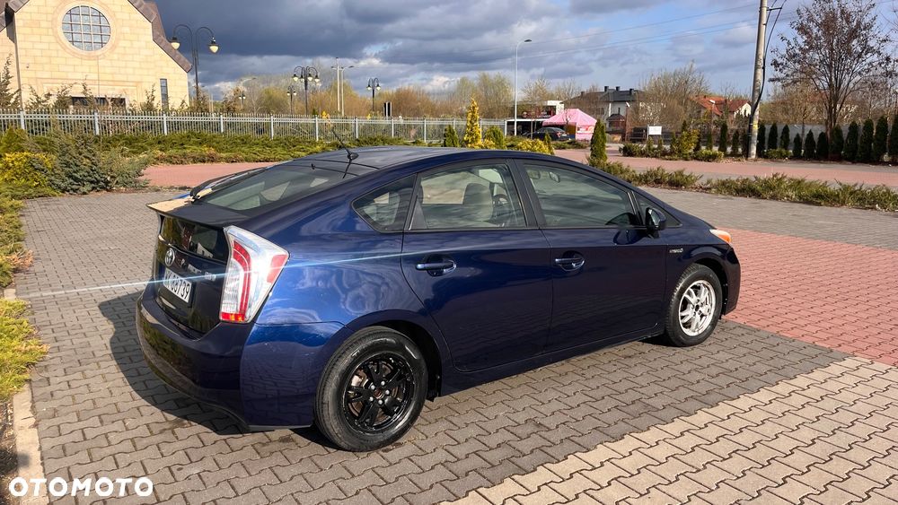 Toyota Prius (Hybrid) - 5