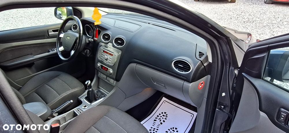 Ford Focus 1.6 16V Titanium - 19