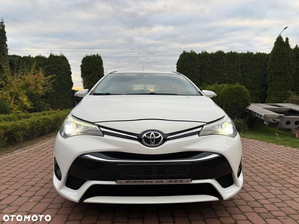 Toyota Avensis 2.0 D-4D Premium - 8