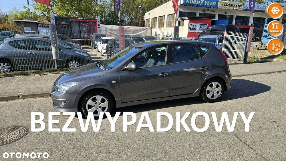 Hyundai i30 1.6 CRDi FIFA WM Edition - 1