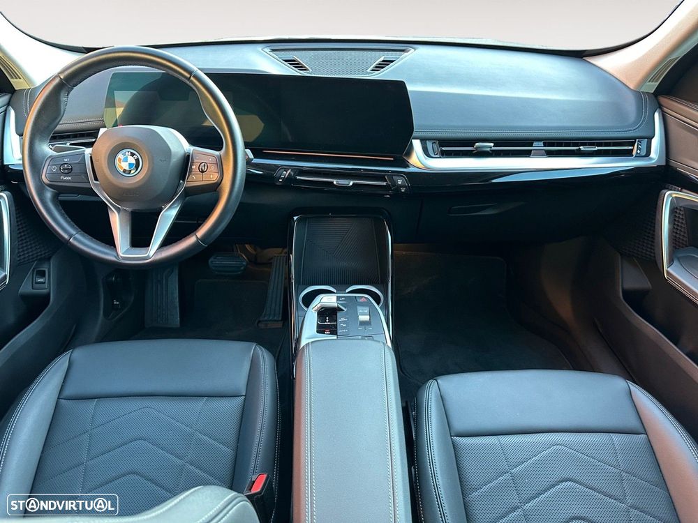 BMW iX1 eDrive20 - 10