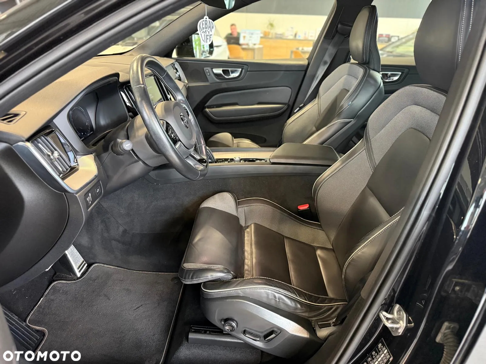 Volvo XC 60 B5 B AWD Momentum Pro - 6
