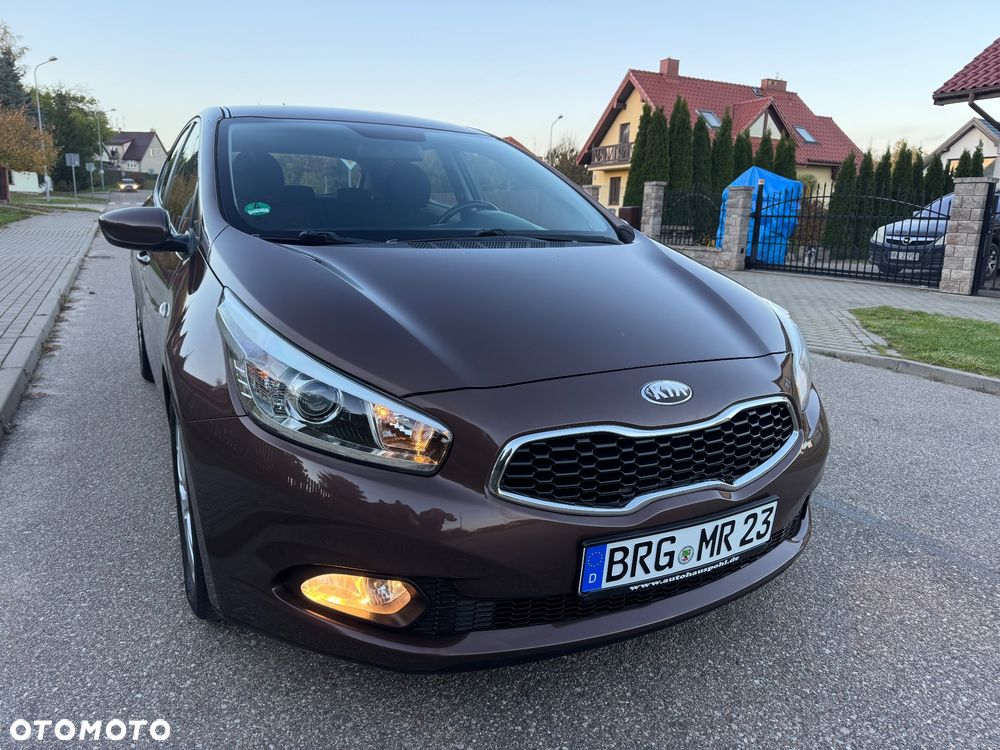 Kia Ceed - 10