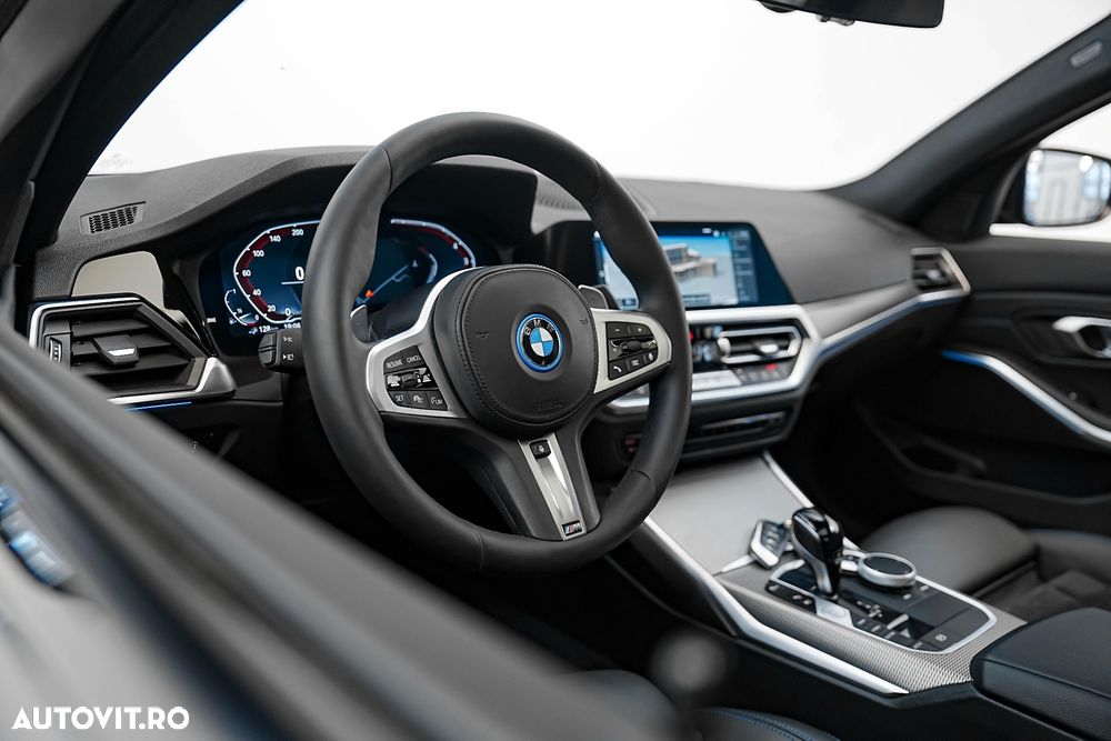 BMW Seria 3 330e Aut. M Sport - 17