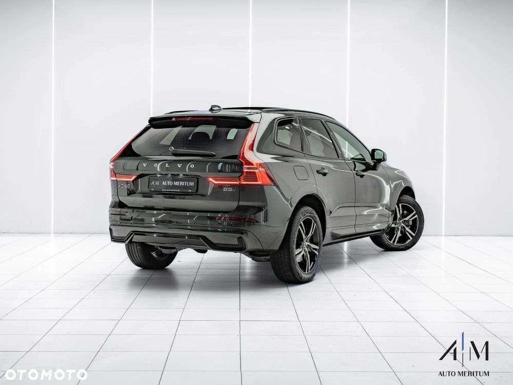 Volvo XC 60 B5 D AWD Ultimate Dark - 4
