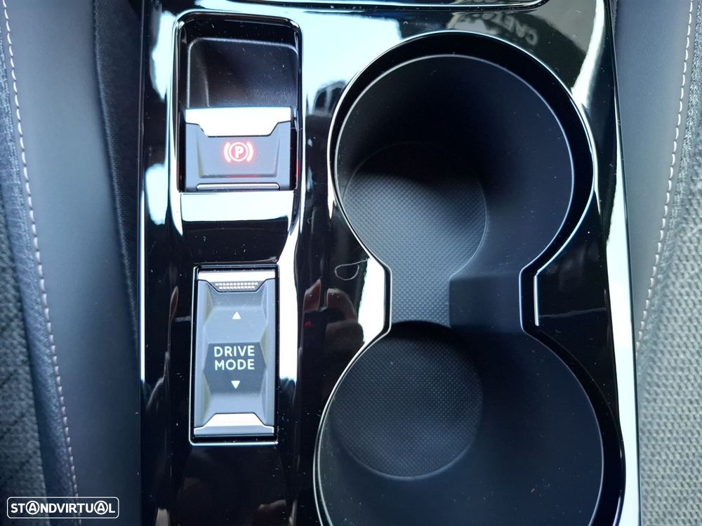 Peugeot 2008 1.2 Hybrid Allure e-DCS6 - 16