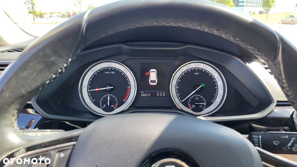 Skoda Superb 2.0 TDI DSG L&K - 4