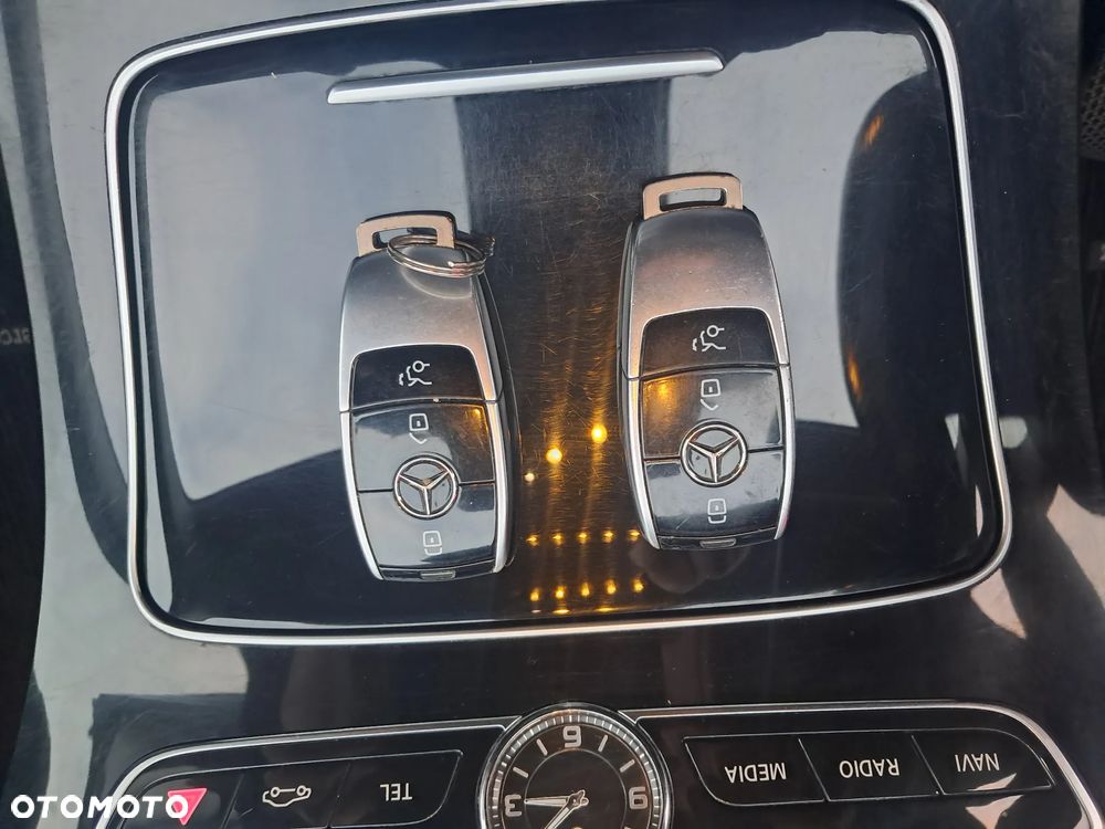 Mercedes-Benz Klasa E 200 9G-TRONIC - 38