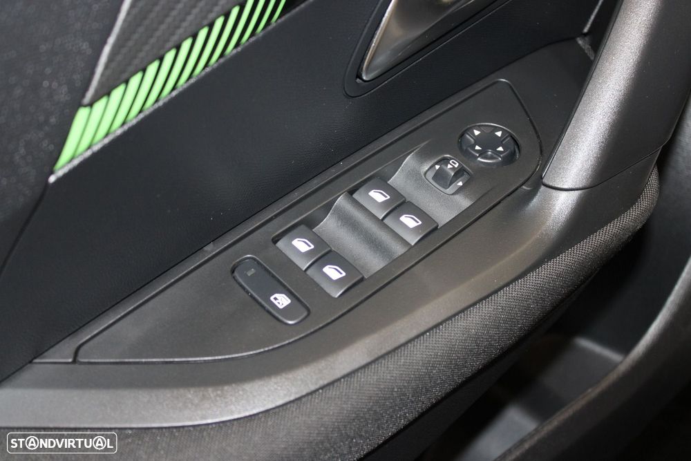 Peugeot 2008 1.5 BlueHDi Active EAT8 - 25