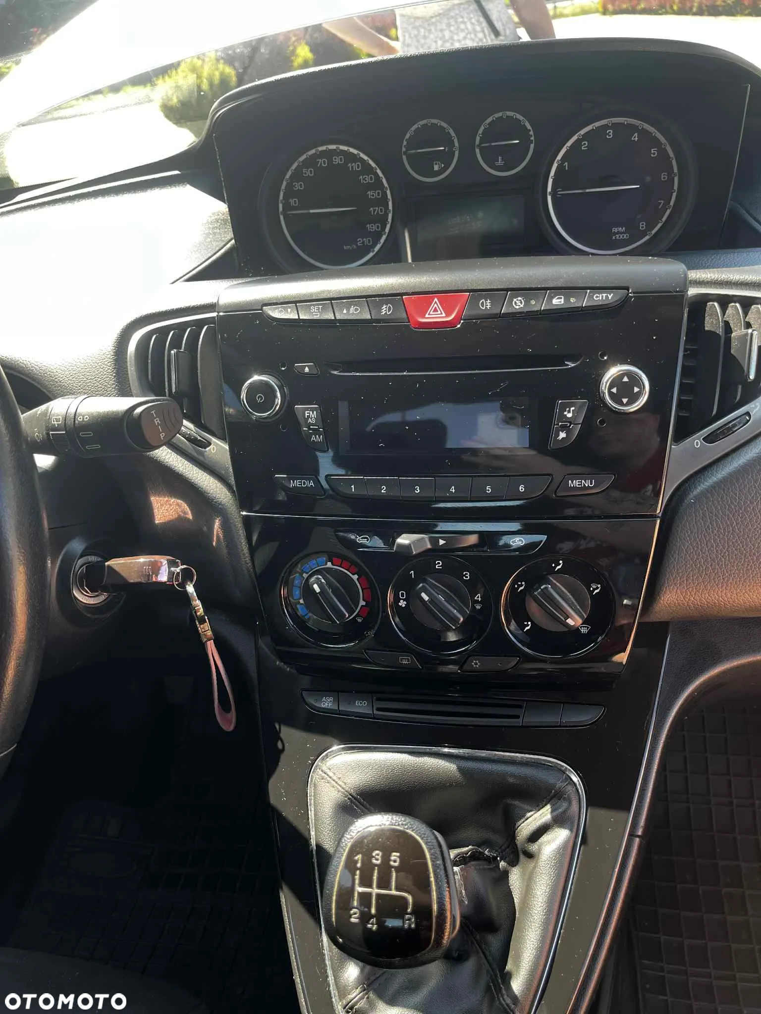 Lancia Ypsilon 0.9 Gold S&S - 6
