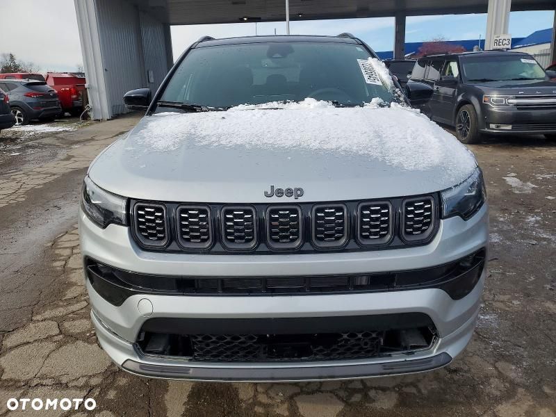 Jeep Compass - 4