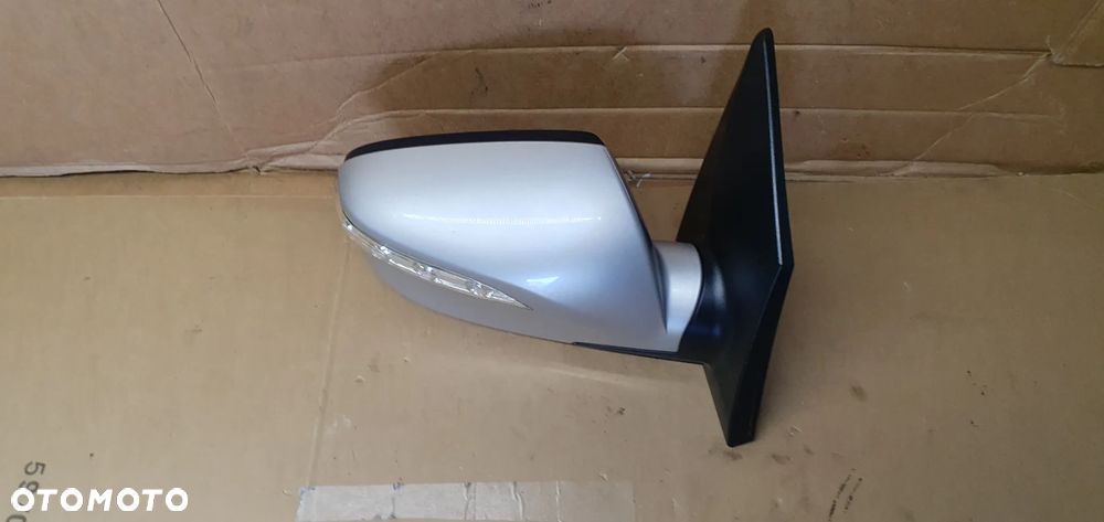 Lusterko zewnętrzne prawe 8 PIN Hyundai IX35 9S UK - 2