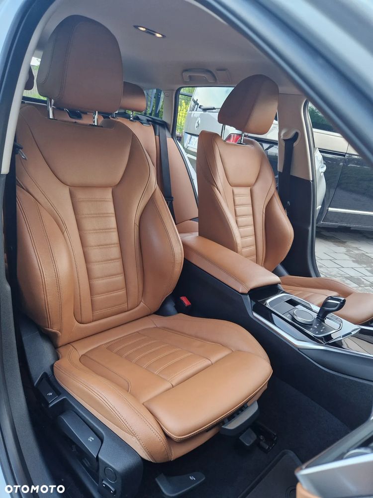 BMW Seria 3 330e xDrive - 22
