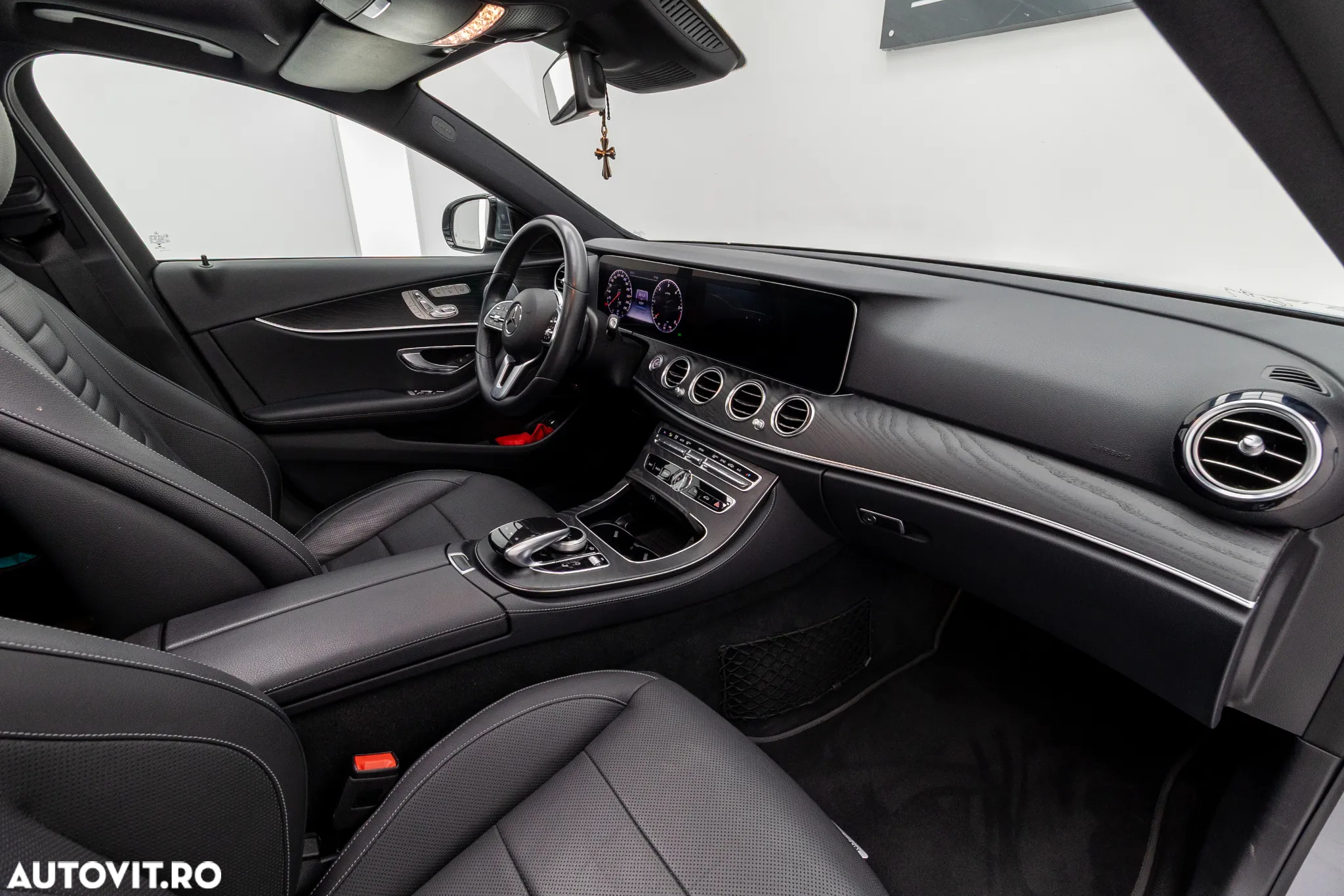 Mercedes-Benz E 220 d 4Matic 9G-TRONIC Avantgarde - 26