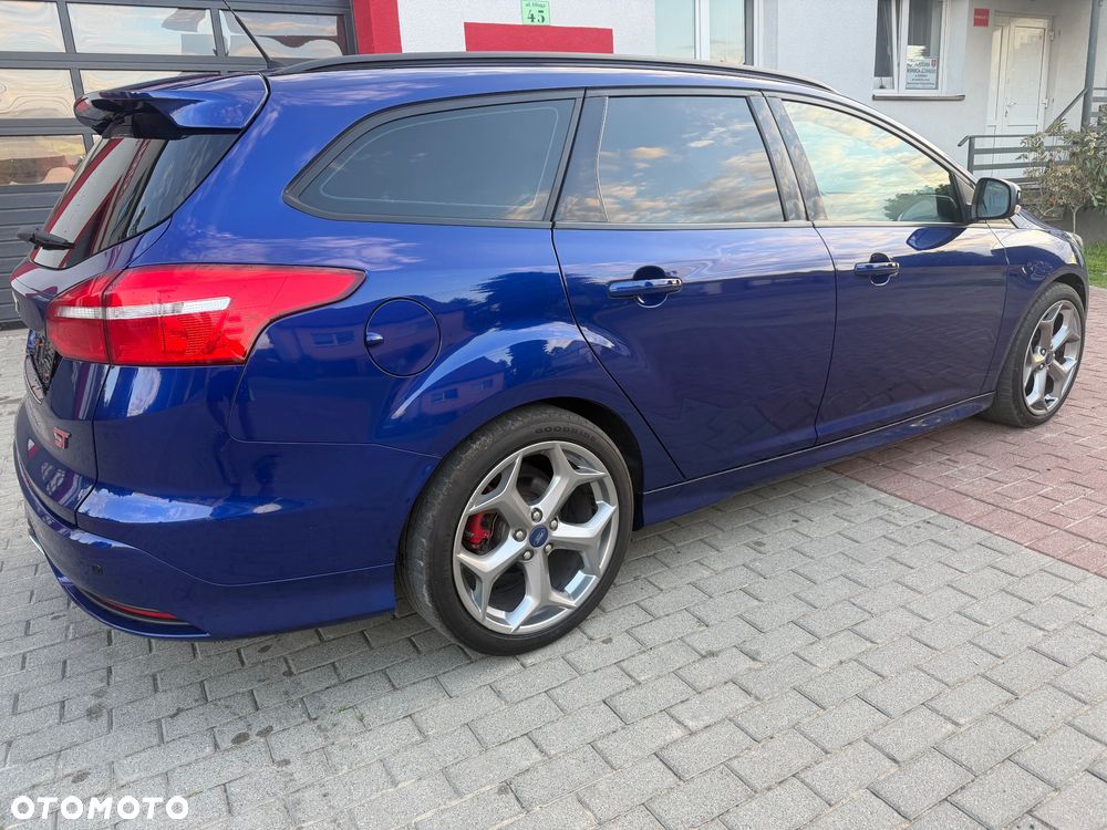 Ford Focus ST - 11