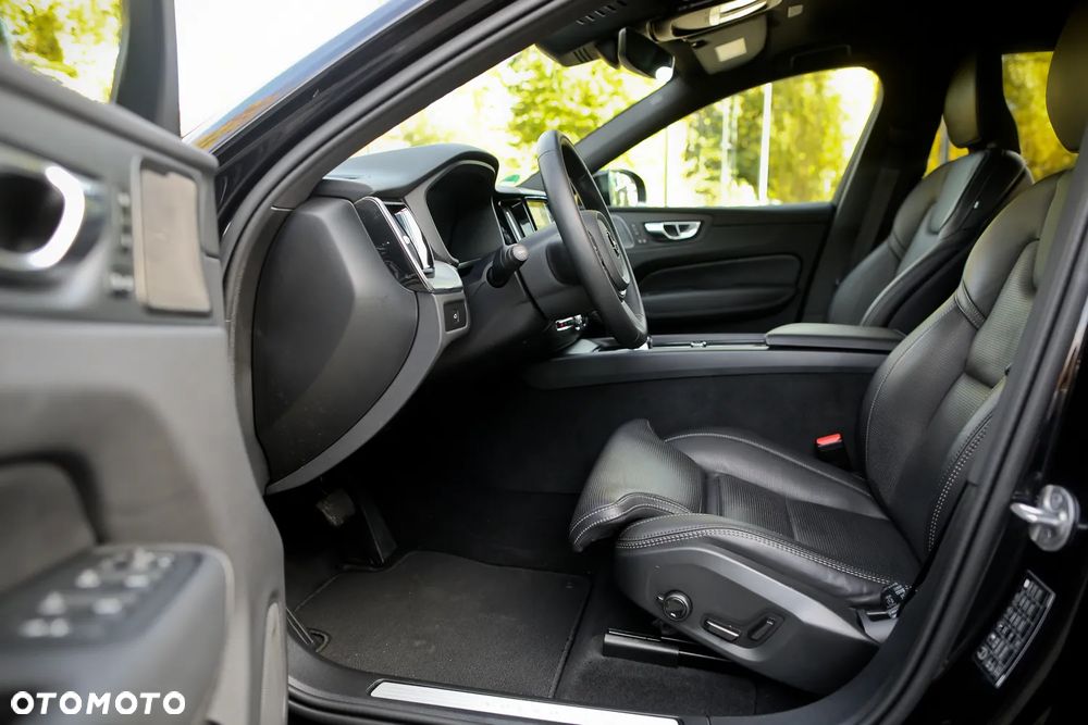 Volvo XC 60 B5 B AWD Plus Black Edition - 19