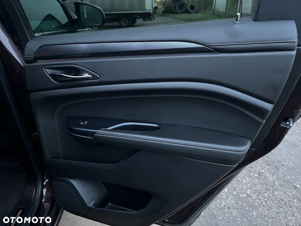 Cadillac SRX - 22