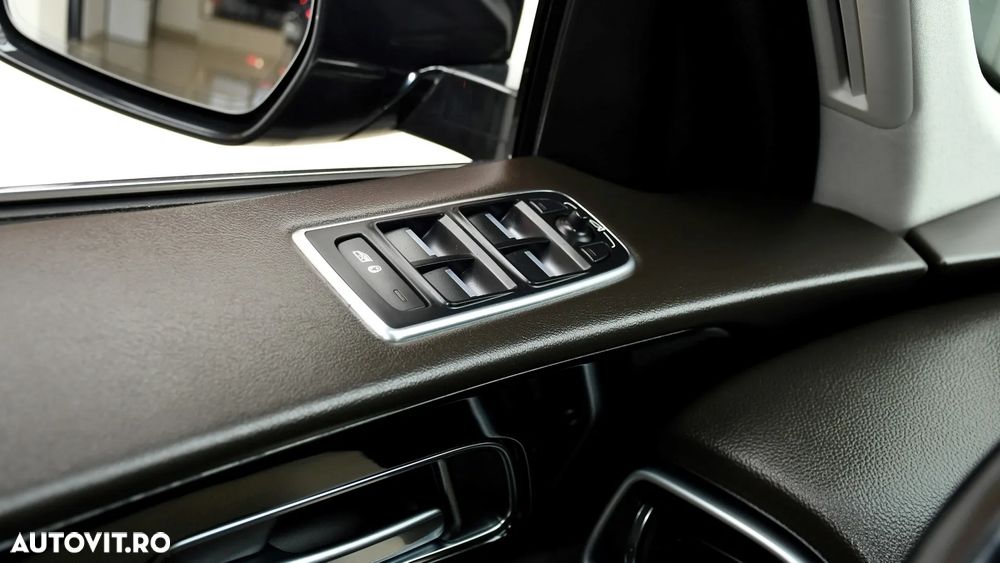 Jaguar F-Pace P250 AWD SE - 25