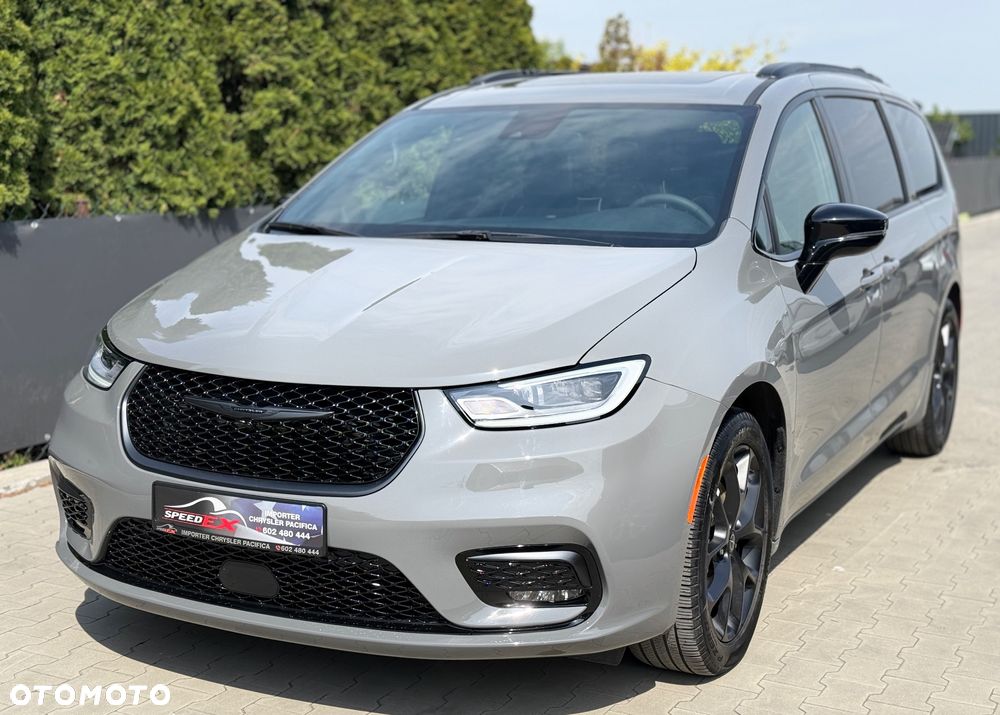 Chrysler Pacifica - 1