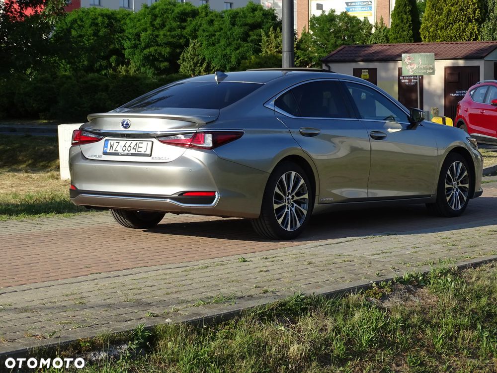 Lexus ES 300h Business Edition + - 25