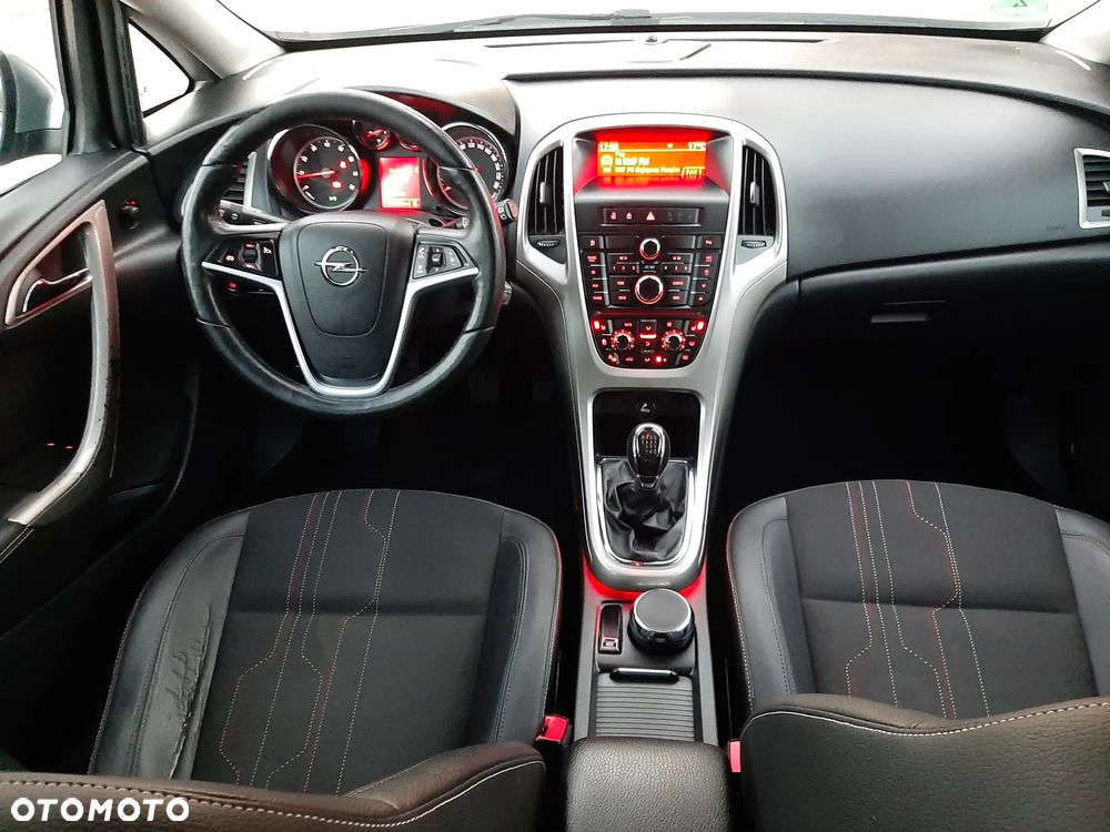 Opel Astra 1.4 Turbo 150 Jahre - 14