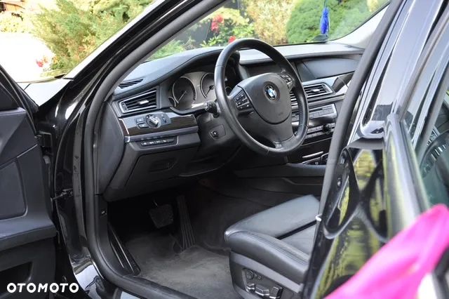 BMW Seria 7 750Li xDrive - 12