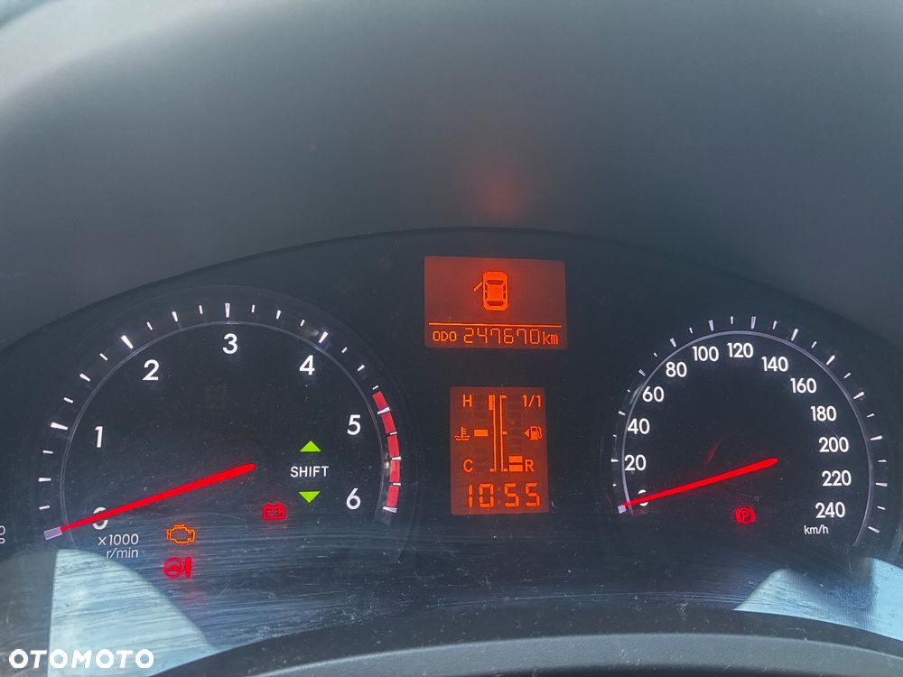 Toyota Avensis - 8