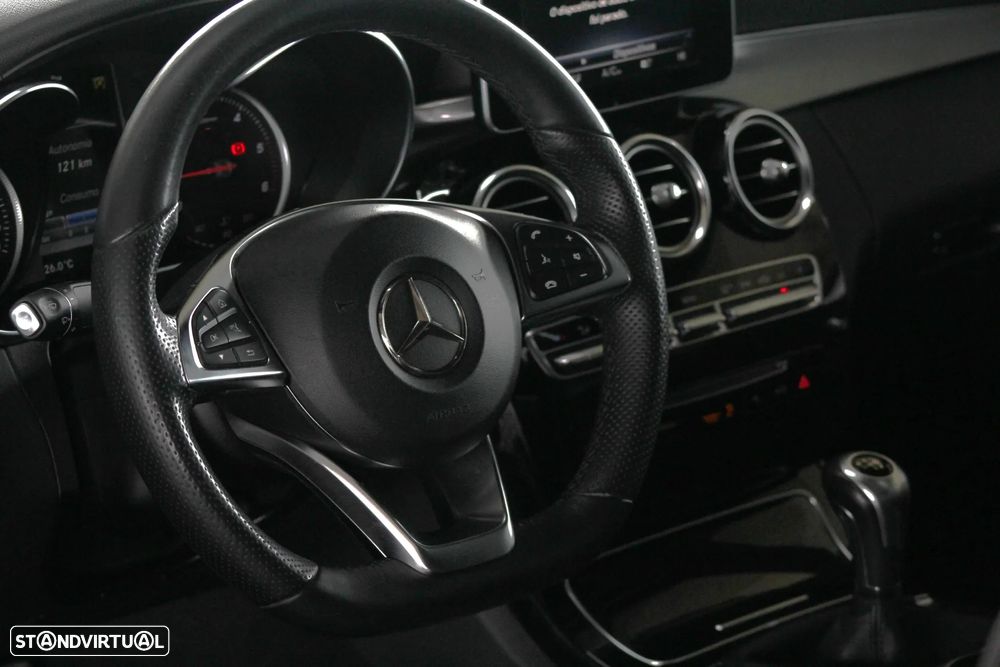 Mercedes-Benz C 220 d Cabrio AMG Line - 23