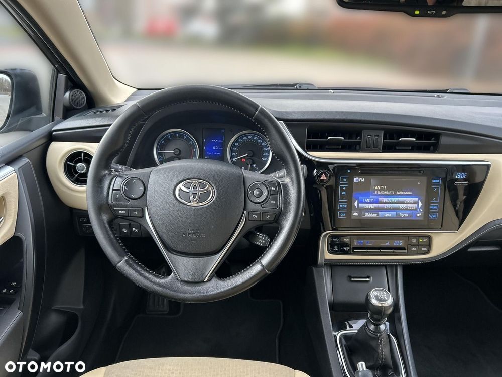 Toyota Corolla 1.6 Prestige EU6 - 12