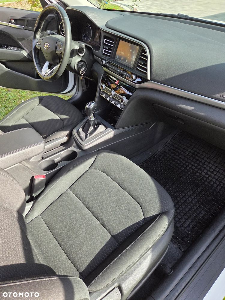 Hyundai Elantra - 19