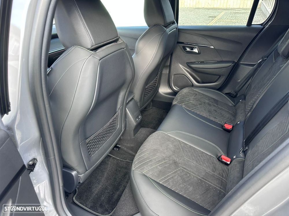 Peugeot e-208 GT - 21