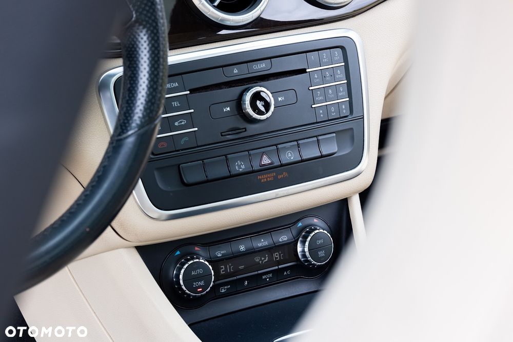 Mercedes-Benz CLA 250 7G-DCT - 30