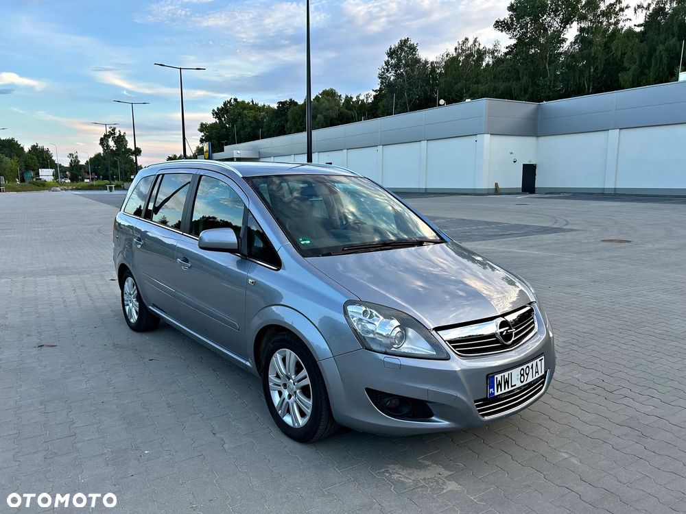 Opel Zafira 1.8 Cosmo - 1