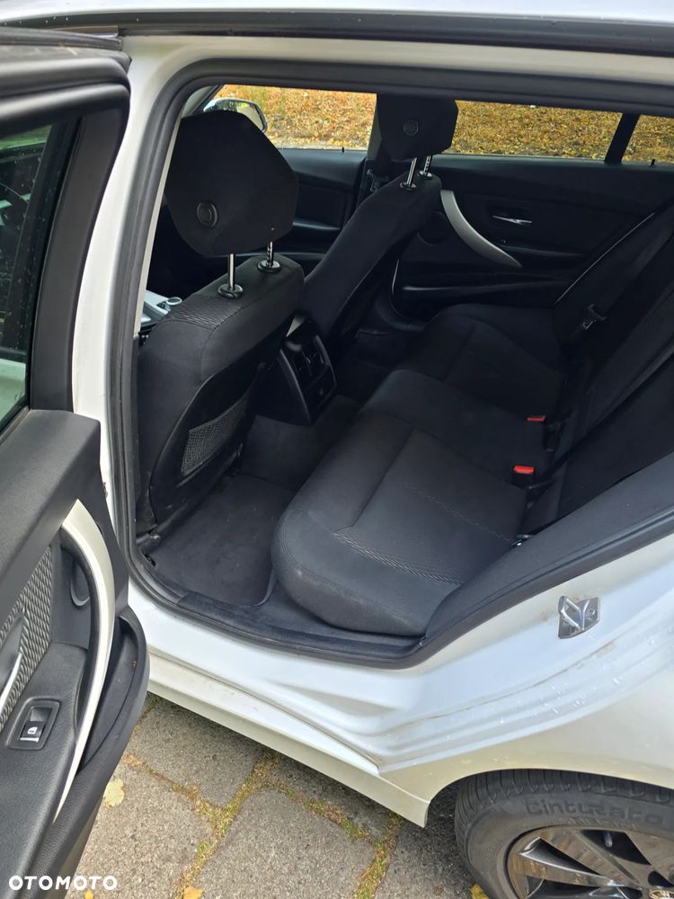 BMW Seria 3 320d xDrive Advantage - 11